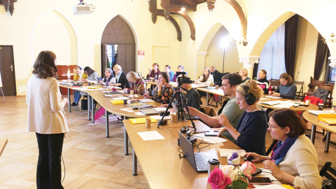 Pērn novembrī tika mācīti pirmie 23 Teen STAR instruktori, kuri gatavi mācīt jauniešiem par dzimumaudzināšanu. Foto — Ģimenes ekoloģijas institūts, Facebook