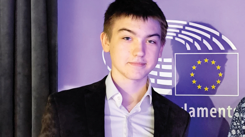 «Pat ja varam palīdzēt tikai dažiem cilvēkiem, ieguldītais darbs ir tā vērts,» uzskata vidusskolnieks Kristofers Kleinšmits.