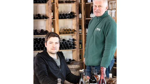 Reinis (no kreisās) un Jānis Zilveri, ZS Pīlādži saimnieki.