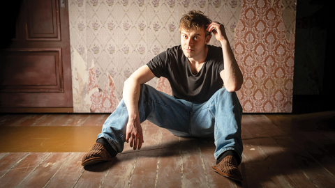 «Skatītāji zālē man ir svarīgi. Citādi jau varētu sēdēt mājās un spēlēt ledusskapja priekšā,» saka Valts Skuja.