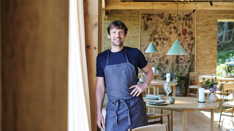 Renē Redzepi savā Kopenhāgenas restorānā Noma 2021. gadā neilgi pēc tam, kad prestižais kulinārijas industrijas izdevums Restaurant savā ikgadējā atlasē to bija nosaucis par labāko restorānu pasaulē.
