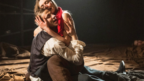 Apmātība ar Lauras Siliņas spēlēto Aiju, kas pārņem Klāva Kristapa Košina Jāni, ir traģiska, jo savu degradāciju viņš vēro bez ilūzijām.