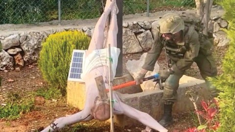 Plašu sašutumu izraisījusi kāda Izraēlas armijas karavīra rīcība, kurš ar veseri sašķaidīja krustā sistā Jēzus statujas galvu. Viņa biedri to dokumentēja. Vandalisms notika kādā Libānas kristiešu ciemā tikai dažus kilometrus no robežas. Izraēlas armija sākusi iekšējo izmeklēšanu.