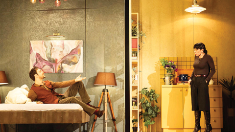 Jekaterinai Frolovai Emmas lomā ir visgrūtākā situācija — viņa ir kā spogulis savas dzīves vīriešiem, arī Maksima Busela impulsīvajam Džerijam.