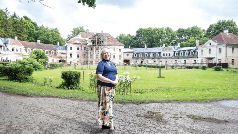 Kaucmindes pils saimniece arhitekte Aiva Dreimane-Ozolzīle.
