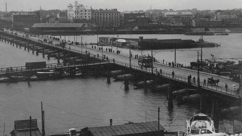 Skats uz Rozenbaha peldētavu 20. gadsimta sākuma Rīgā