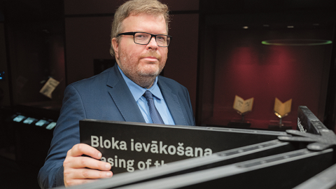 Literatūrzinātnieks Pauls Daija strādā Latvijas Nacionālajā bibliotēkā kopš 2017. gada. Aizrautīgi nodarbojas ne tikai ar pētniecību, bet arī ar zinātnes komunikāciju. Kopā ar kolēģiem veidojis piecas nozīmīgas LNB izstādes, tajā skaitā kopā ar Maiju Treili radīto Tiesības uz bibliotēku.