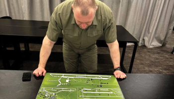 Militārās operācijas Zirnekļtīkls plānošana. 1. jūnija naktī ukraiņu droni  uzbruka pieciem militārajiem lidlaukiem dziļi Krievijas iekšienē. Foto — Ukrainas Bruņotie spēki