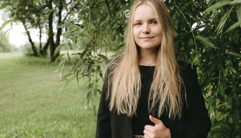 Aivai bija svarīgi radīt pēc iespējas vienkāršu un lietotājam ērtu budžeta plānošanas rīku. «Esmu redzējusi, ka ārzemēs digitālos budžeta plānotājus ļoti pārsātina. Pati sākumā uz tādu uzķēros — tas bija pārāk sarežģīts, pāris reizes sabojāju formulas.» Foto — Kitija Jurcika