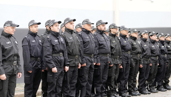 Rīgas vicemērs Edvards Ratnieks vēlas imigrantu tvarstīšanas reidos sūtīt pašvaldības policistus.