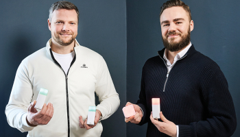 Kaspars Škerba, SIA Geynut īpašnieks (no kreisās), un Toms Pļevoks, uzņēmuma direktors.