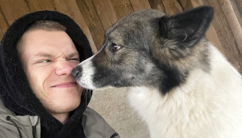 Modris kopā ar Boru uz Brunavu pārcēlās pagājušā gada maijā. Viņa bija draudzīga un pieradusi pie svešiniekiem, jo iepriekš dzīvoja cita pagasta centrā.