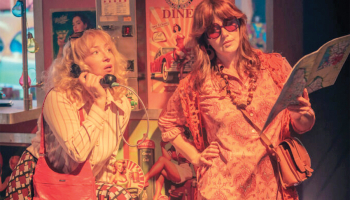 Telmas lomā Ieva Puķe (pa kreisi), Luīze — Elīna Vāne. Publicitātes foto