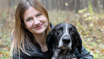 Treniņus vajadzēja saplānot starp darbu, bērnudārziem un pulciņiem. «Citreiz tie bija pirms darba — saulīte aust, bet es jau braucu uz mežu,» stāsta Gunda.