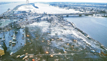 Barikāžu ugunskuri pie Latvijas televīzijas ēkas Zaķusalā 1991. gada janvārī