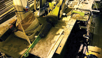 Valsts policijas publiskotie attēli no vēl vienas nesen atklātās nelegālās cigarešu ražotnes Rēzeknes pusē