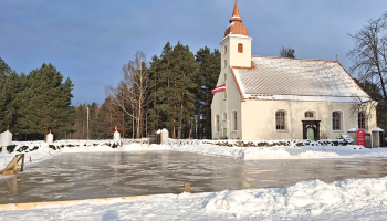 Slidotava pie baznīcas Skultē. Publicitātes foto