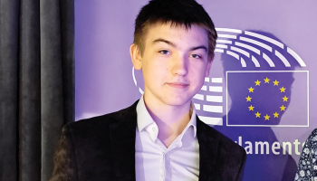 «Pat ja varam palīdzēt tikai dažiem cilvēkiem, ieguldītais darbs ir tā vērts,» uzskata vidusskolnieks Kristofers Kleinšmits.