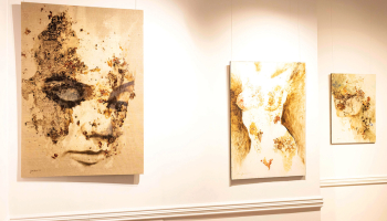 Zojas Golubevas un Denisa Evinsa izstādē It kā mums nebūtu, no kā bīties. Publicitātes foto