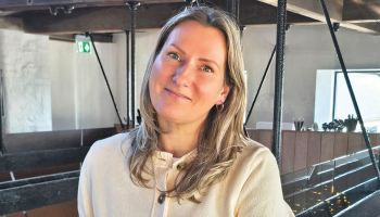 «Pirmo reizi trasē visi ir nobijušies. No zilumiem arī neviens nav aizbēdzis. Man galvenais bija iemācīt bērniem iemīlēt šo sporta veidu. Tas panākams caur spēlēm, caur draudzību,» saka pedagoģe un bijusī kamaniņu trenere Arnita Ancēna.