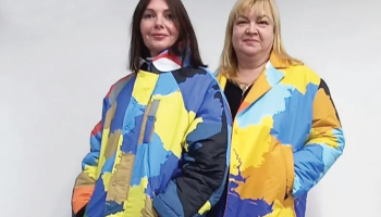 Starptautiskā Paraolimpiskā komiteja aizliegusi Ukrainas komandai Milānas—Kortīnas ziemas spēlēs vilkt oficiālos tērpus, uz kuriem attēlota Ukrainas karte tās starptautiski atzītajās robežās, jo tie esot «politiski motivēti». Tajā pašā laikā komiteja atļāvusi sešiem sportistiem no Krievijas un Baltkrievijas šajās paraolimpiskajās spēlēs startēt zem saviem nacionālajiem karogiem, kas bija liegts kopš Krimas aneksijas 2014. gadā.