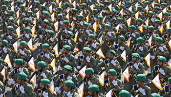 Irānas Revolucionārās gvardes kadeti parādē Teherānā 2022. gadā.