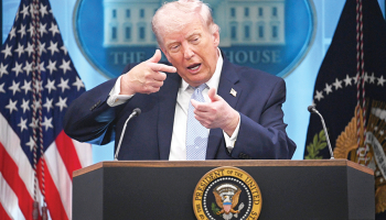 ASV prezidents Donalds Tramps preses brīfingā Baltajā namā 6. aprīlī.