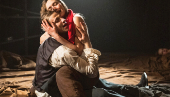 Apmātība ar Lauras Siliņas spēlēto Aiju, kas pārņem Klāva Kristapa Košina Jāni, ir traģiska, jo savu degradāciju viņš vēro bez ilūzijām.