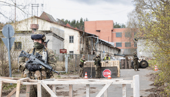 Zemessargu mācības Rīgas kuģu būvētavas teritorijā, trenējoties aizsargāt kritisko infrastruktūru pret iespējamu uzbrukumu.