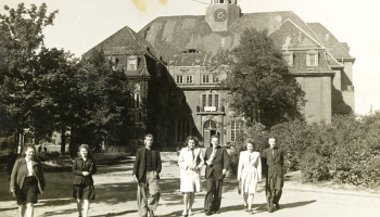 Baltijas Universitātes studenti sākot mācības Hamburgas vēstures muzeja ēkā 1946. gada pavasarī