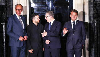 Tiekoties Londonā, Lielbritānijas, Francijas un Vācijas līderi un Ukrainas prezidents Volodimirs Zelenskis vienojušies iestāties par pieciem nosacījumiem, kas jāievēro, lai panāktu «taisnīgu un ilgstošu» vienošanos par kara ar Krieviju izbeigšanu. Piemēram, pašreizējai frontes līnijai jābūt sarunu sākumpunktam, robežas nedrīkst mainīt ar spēku, un ir pilnībā jāievēro Ukrainas suverēnās tiesības veidot alianses, arī ar NATO.