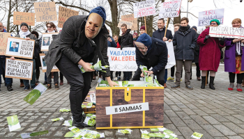 2020. gada 29. janvāris. Protests pie Igaunijas parlamenta pret brīvprātīguma principu pensiju 2. līmenī. Tomēr parlaments ar 56 pret 45 balsīm šo iniciatīvu apstiprināja.