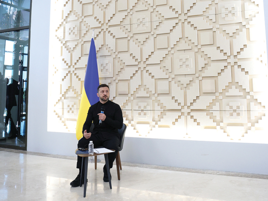 Ukrainas prezidents Volodimirs Zelenskis preses konferencē Ukrainas vēstniecībā Ankarā 15. maijā. Uz viņa piedāvājumu aci pret aci tikties ar Vladimiru Putinu Krievijas diktators tā arī neatsaucās.