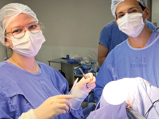 Sindija neiroķirurģijas operācijas beigās Gojanijas slimnīcā Hospital das Clinicas.