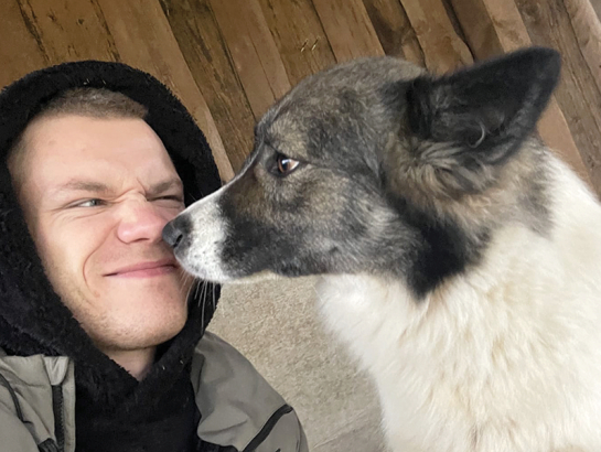 Modris kopā ar Boru uz Brunavu pārcēlās pagājušā gada maijā. Viņa bija draudzīga un pieradusi pie svešiniekiem, jo iepriekš dzīvoja cita pagasta centrā.