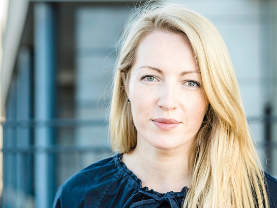 Ilze Medne uzsver, ka ir svarīgi laikus un mērķtiecīgi veidot uzkrājumus. Standarta drošības spilvenam vajadzētu būt 3—6 mēnešu ienākumu apmērā. Tas dos laiku mierīgi pārkvalificēties vai atrast jaunu darbu, nekrist panikā pirmajās grūtībās.