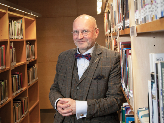 Vācu vēsturnieks Tomass T. Millers pērn pievērsās pirmās latviešu valodā drukātās grāmatas noslēpumu izpētei.