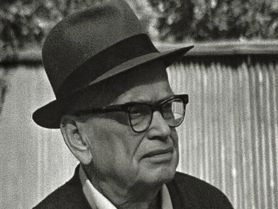 Fricis Menders Jūrmalā 1969. gada vasarā. Kadrs no Pauļa Lazdas filmētā materiāla viesošanās laikā Latvijā. Latvijas Nacionālā arhīva krājums