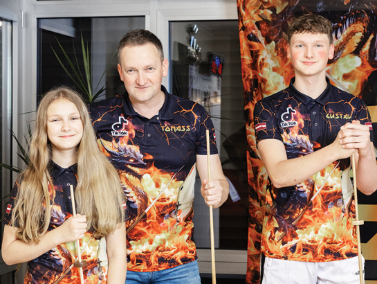 Tomass Rēders ar meitu Rēziju  un dēlu Gustavu.