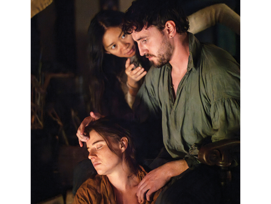 Režisore Hloja Žao ar filmas galveno lomu atveidotājiem — Džesiju Bakliju un Polu Meskalu. Publicitātes foto