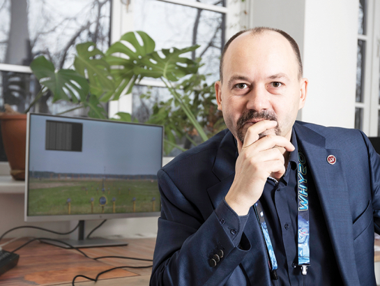 Kirils Solovjovs sāka programmēt septiņu gadu vecumā, kad apnika spaidīt kalkulatora pogas. Pats pirmais dators atdots kolekcionāram Siguldā, bet otrais joprojām glabājas paša mājās.