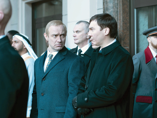 Vladimira Putina lomā britu aktieris Džūda Lovs, viņa padomnieka Vadima Baranova lomā — amerikānis Pols Dano. Foto — Capital Pictures/Scanpix