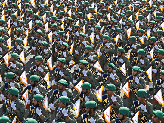 Irānas Revolucionārās gvardes kadeti parādē Teherānā 2022. gadā.