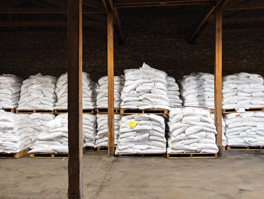 Pieci jūras konteineri ar minerālmēsliem no Baltkrievijas.