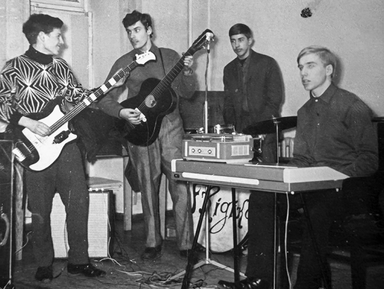 Grupa Frigika 60. gadu beigās. Daļa no viņiem 70. gadu sākumā emigrēja, kad ebrejiem rādās iespēja pamest PSRS.