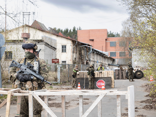 Zemessargu mācības Rīgas kuģu būvētavas teritorijā, trenējoties aizsargāt kritisko infrastruktūru pret iespējamu uzbrukumu.