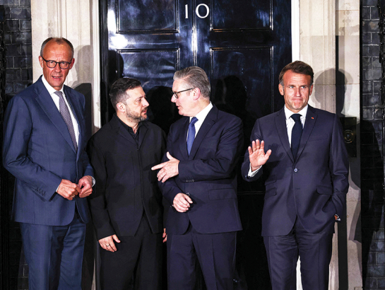 Tiekoties Londonā, Lielbritānijas, Francijas un Vācijas līderi un Ukrainas prezidents Volodimirs Zelenskis vienojušies iestāties par pieciem nosacījumiem, kas jāievēro, lai panāktu «taisnīgu un ilgstošu» vienošanos par kara ar Krieviju izbeigšanu. Piemēram, pašreizējai frontes līnijai jābūt sarunu sākumpunktam, robežas nedrīkst mainīt ar spēku, un ir pilnībā jāievēro Ukrainas suverēnās tiesības veidot alianses, arī ar NATO.