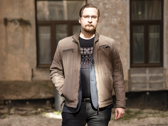 Par izteiktajiem draudiem Ivars Šteinbergs nav vērsies policijā. Tā vietā viņš pēdējās dienas pavadījis, rakstot jaunu dzeju. «Man šķiet, ka ļaunākais, ko es varu darīt, ir sakņupt un padoties.»
