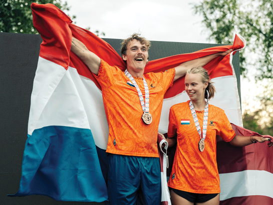 «Mēs mēģinām tikt ārā no dārza un pagalma spēles krātiņa un kļūt par nopietnu sporta veidu. Vēl pirms četriem gadiem faktiski nebija tiesnešu. Tas tagad attīstās,» stāsta Aleksandrs Juška. «Taču sacensības norit draudzīgi, mums nav pat grūstīšanās.» Foto — IG @vers_usphoto