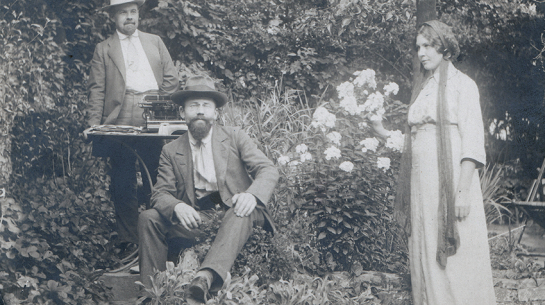 Miķelis Valters (pirmais no kreisās) kopā ar citiem latviešu politiskajiem emigrantiem Rietumeiropā ap 1910. gadu.
Foto no Latvijas Kara muzeja arhīva